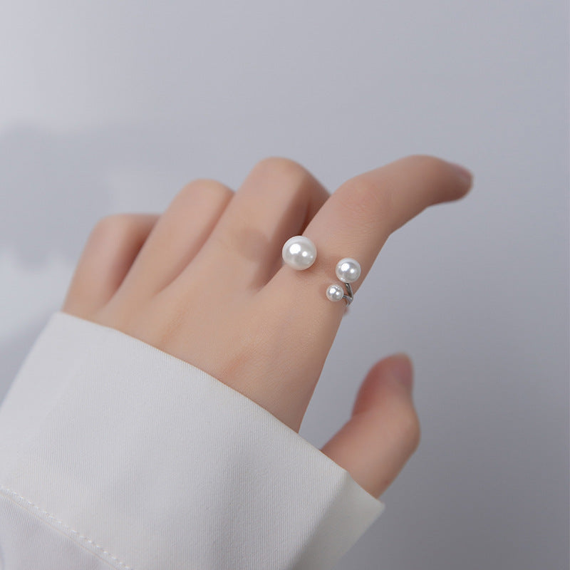 Elegant Freshwater Pearl Ring with Refined Triangular Shape