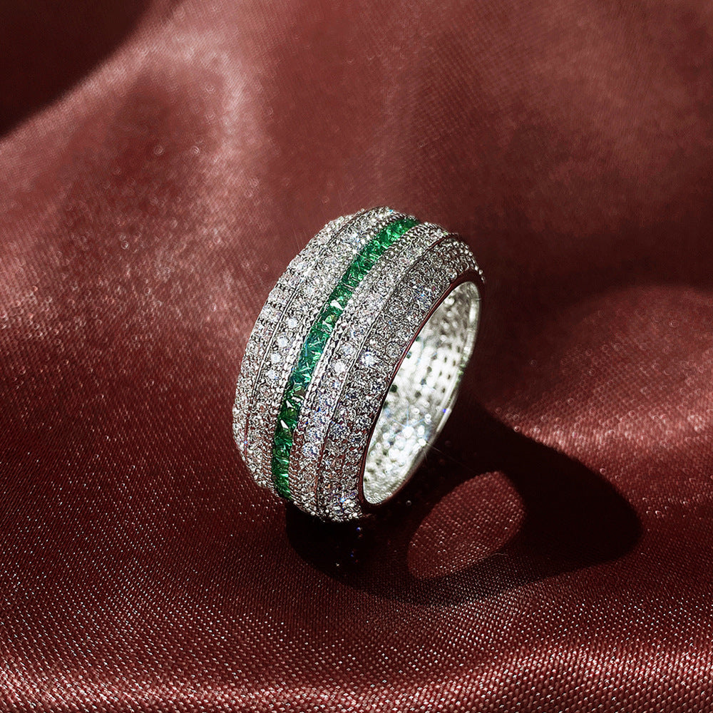 Elegant White Gold Ring with Refined Design