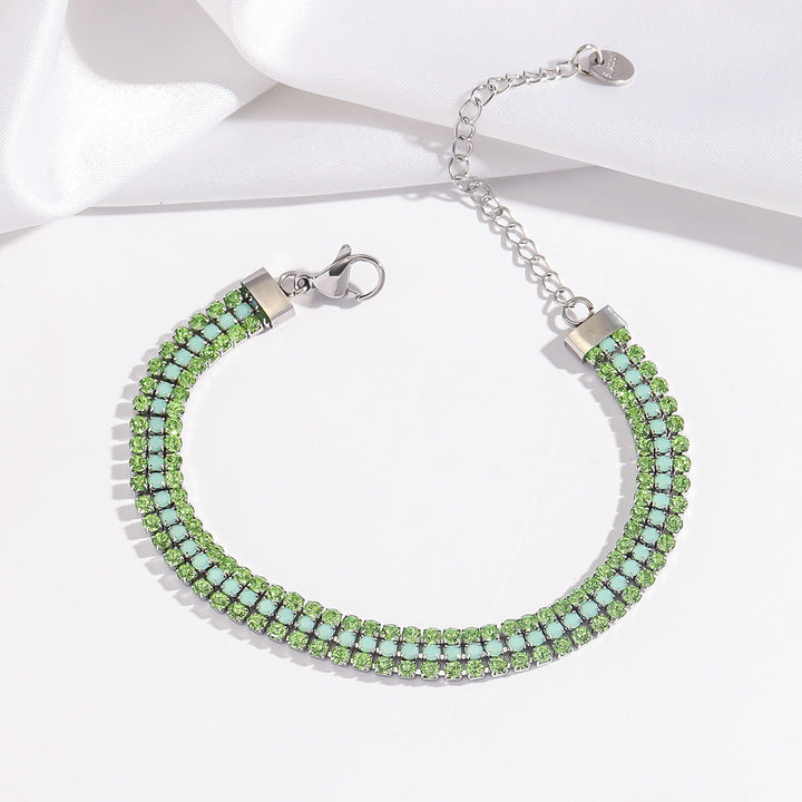 Elegant white gold bracelet with refined shine