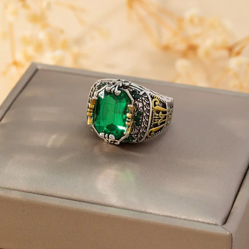 Soft mixed gold ring with refined details