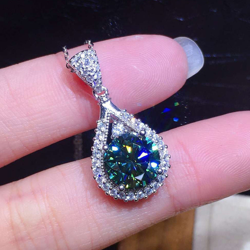 Elegant white gold necklace with refined hanging link