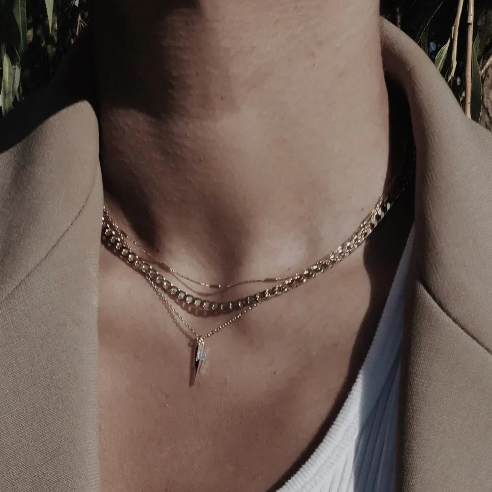 Elegant flat link necklace in white gold