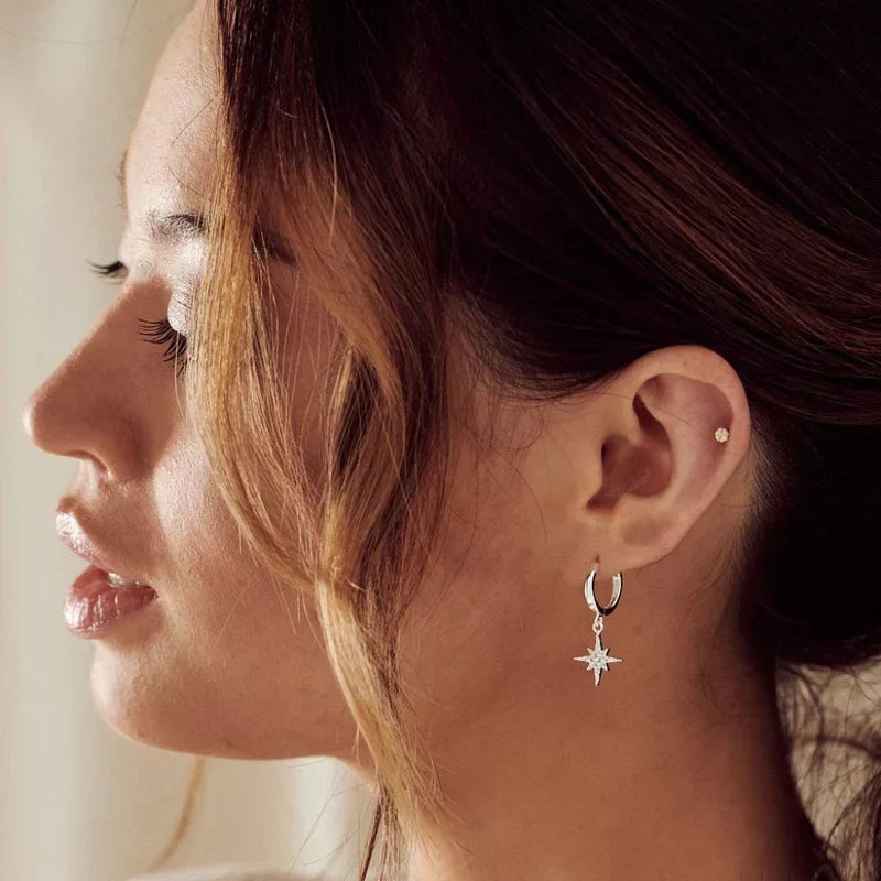 Elegant White Gold Earrings with Refined Details
