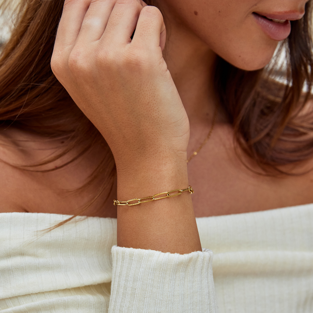 Elegant gold bracelet with refined design