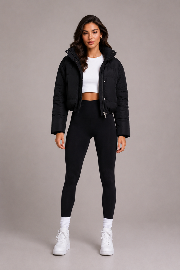 Women's short quilted down jacket with hood and slim fit