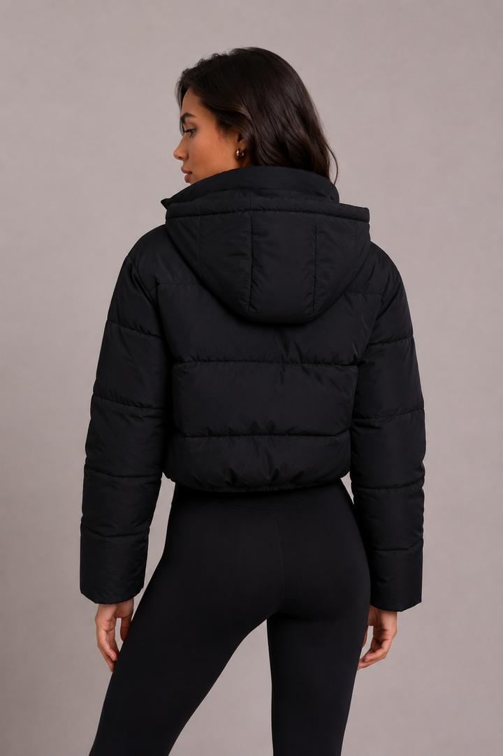 Women's short quilted down jacket with hood and slim fit