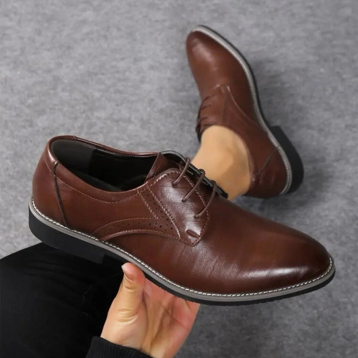 Men's Closed-Lacing Shoes, Oxford Business Shoes with Brogue Perforation Detail