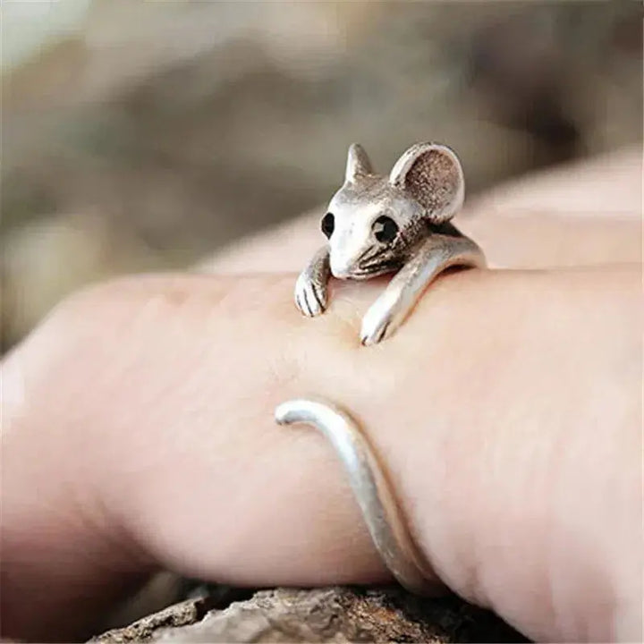 Elegant silver ring with a cute mouse design