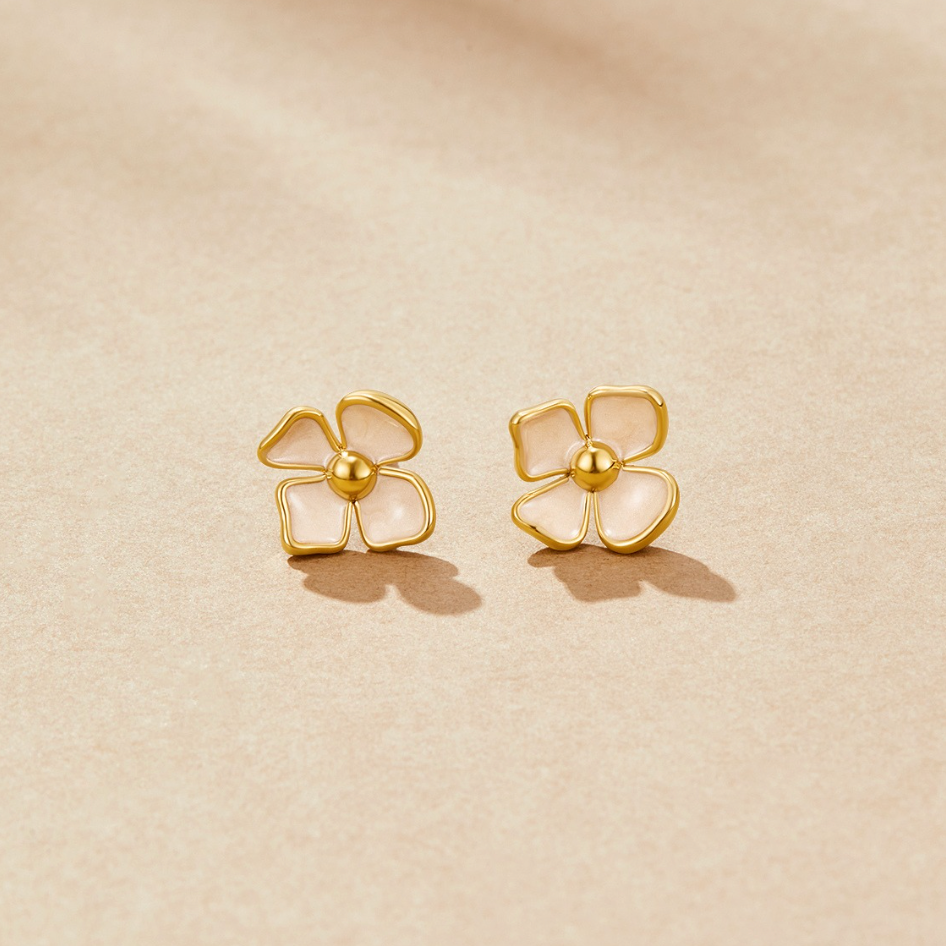 Elegant pearl earrings