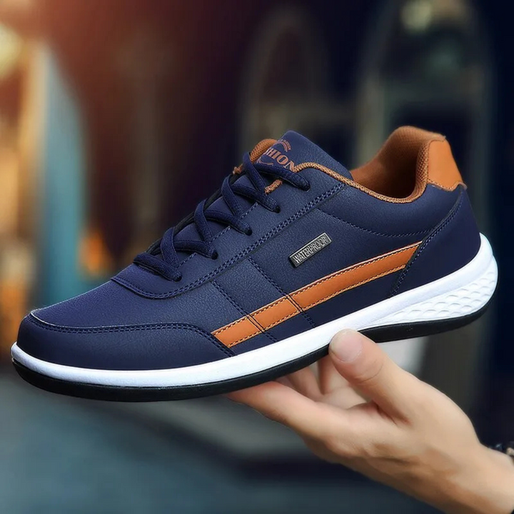 Elegant men's leather sneakers with front lacing and side panel
