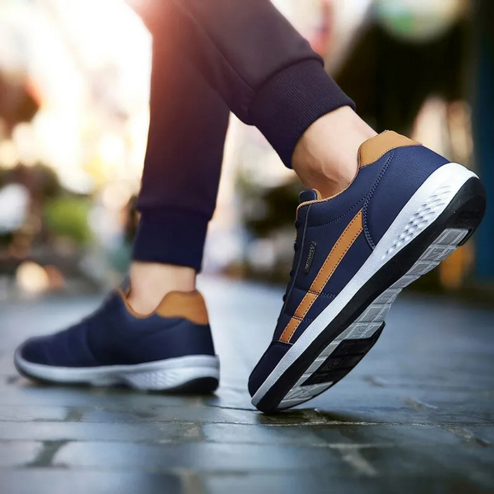 Elegant men's leather sneakers with front lacing and side panel