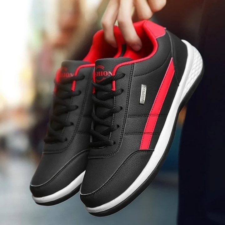 Elegant men's leather sneakers with front lacing and side panel