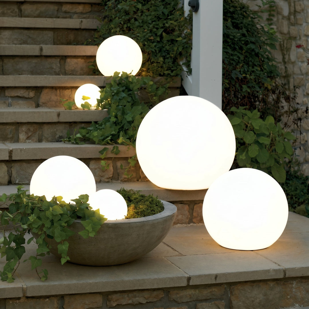 Solar-powered garden globe light – cordless, waterproof outdoor lamp