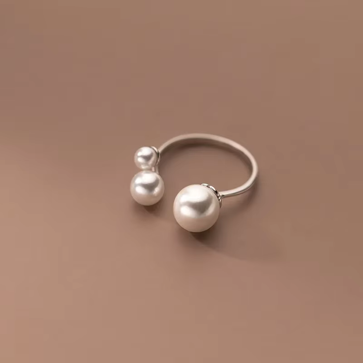 Elegant freshwater pearl ring with refined adjustability