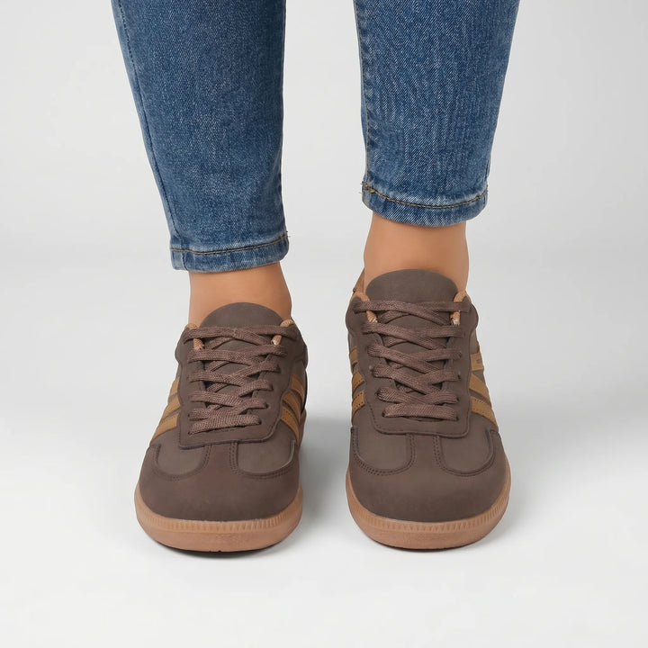 VelvoroFlat Lace-Up Retro-Stripe Trainer