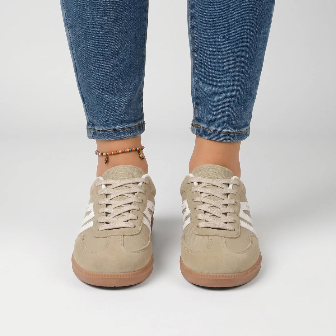 VelvoroFlat Lace-Up Retro-Stripe Trainer