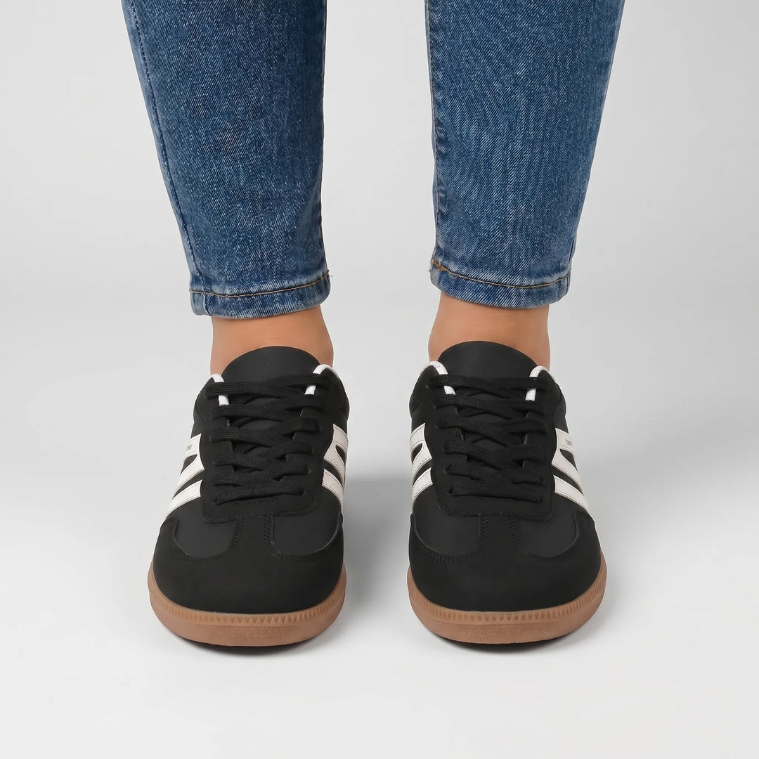 VelvoroFlat Lace-Up Retro-Stripe Trainer