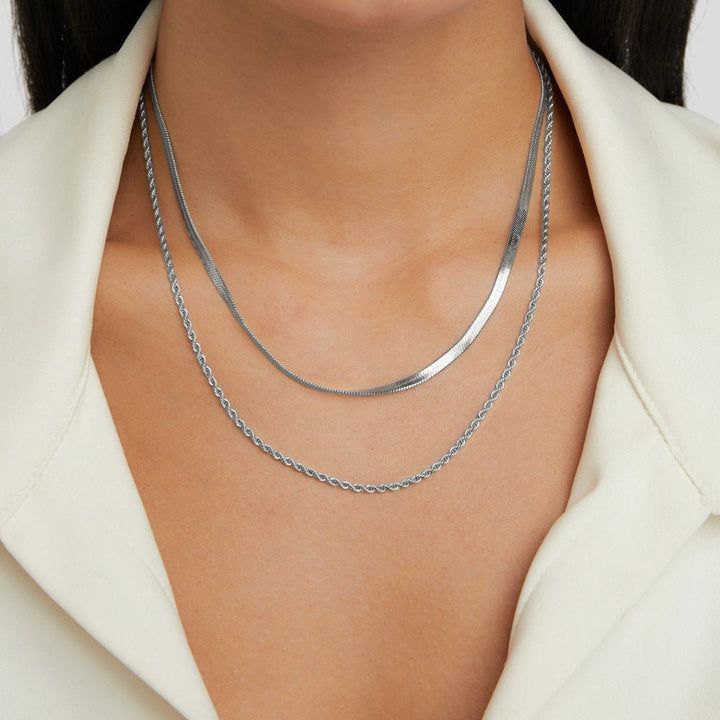 Elegant silver necklace with refined link structure
