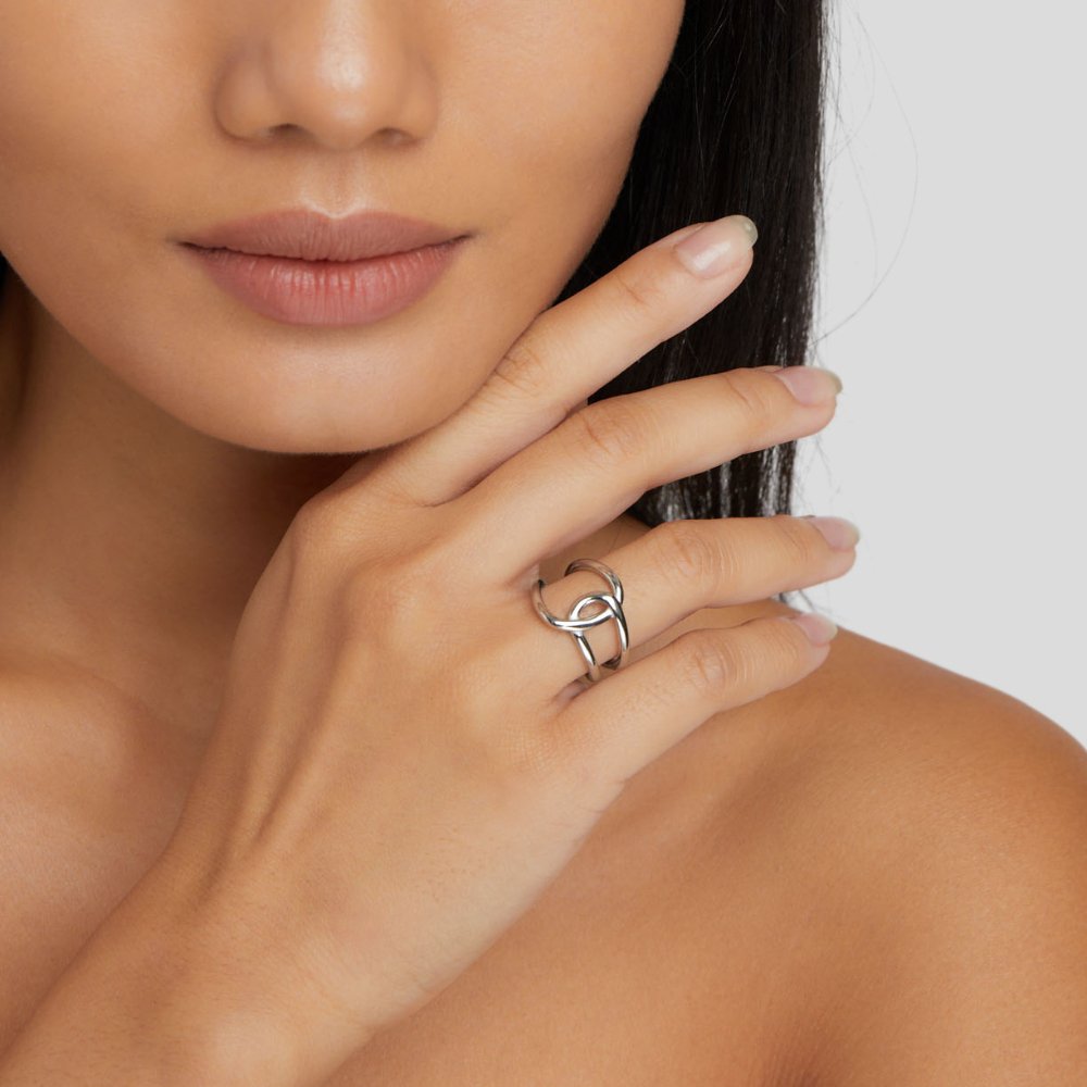 Elegant silver ring with refined design