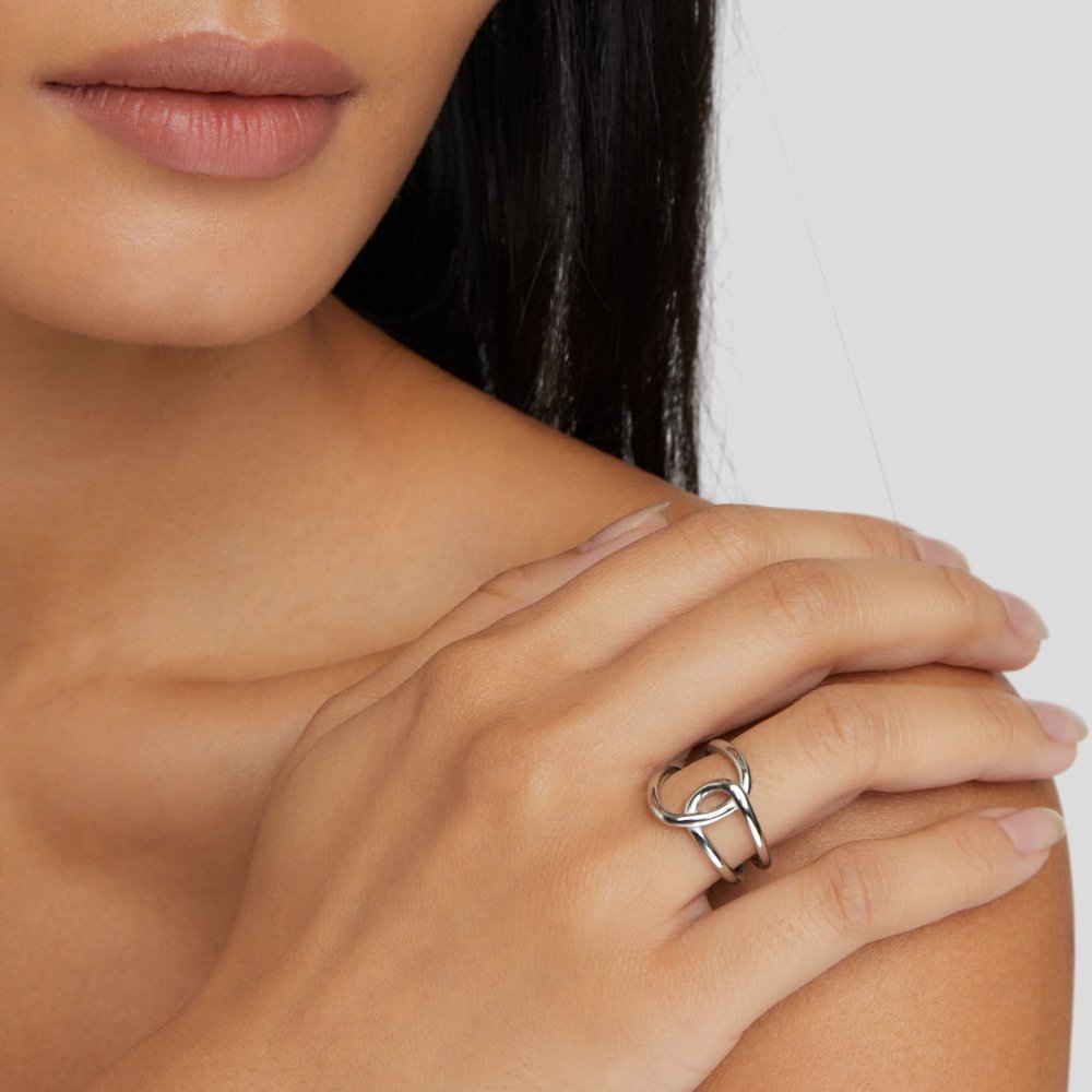 Elegant silver ring with refined design