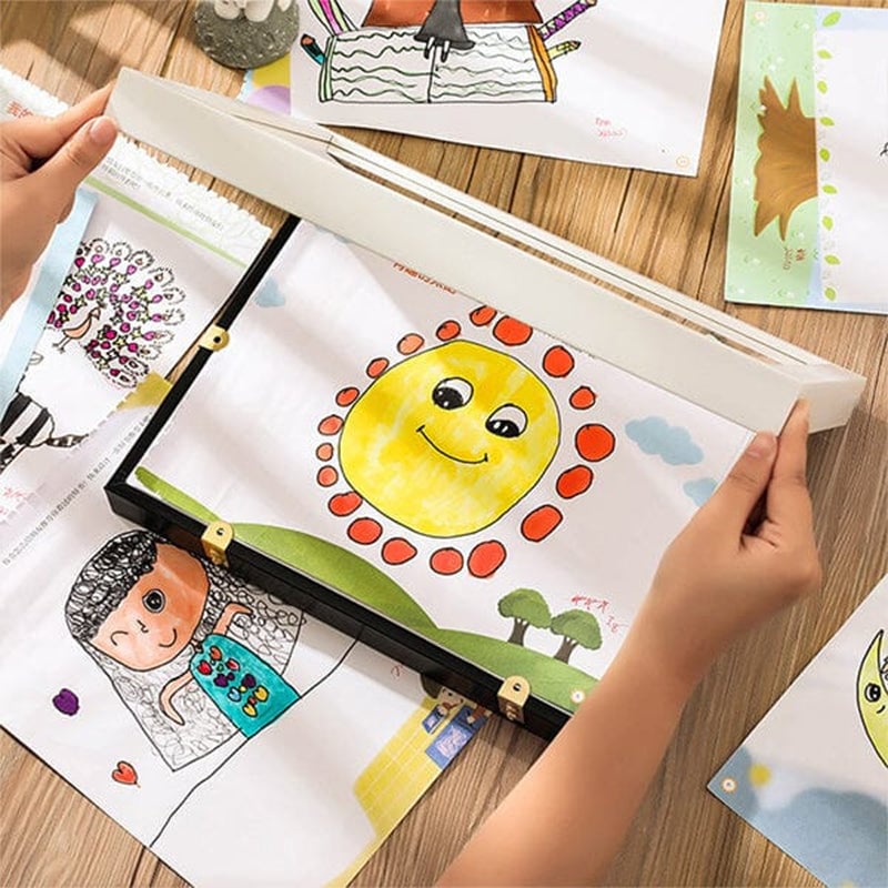 Children's picture frame with hinged opening for A4 drawings, holds up to 150 pieces, MDF and tempered glass
