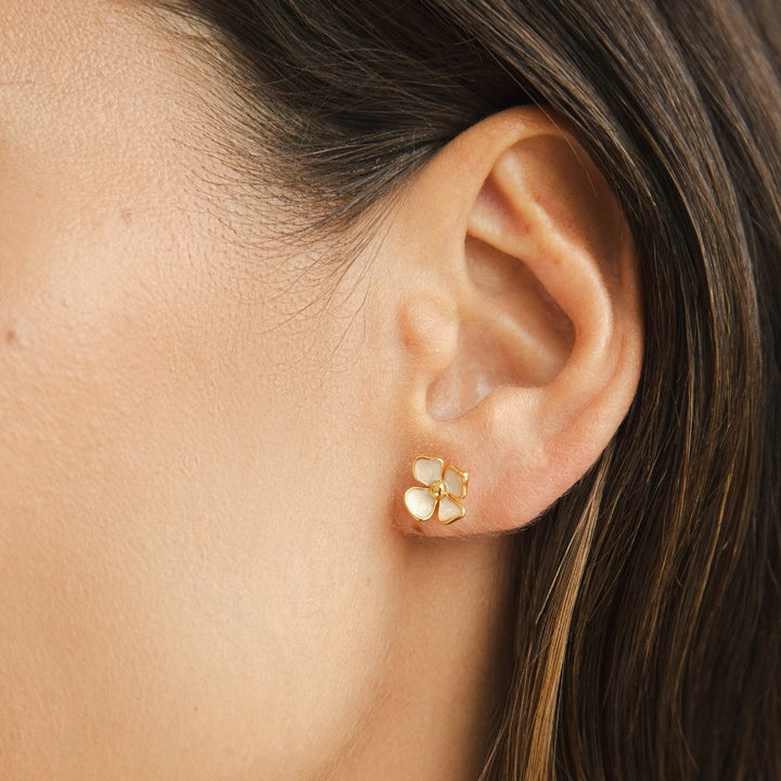 Elegant pearl earrings