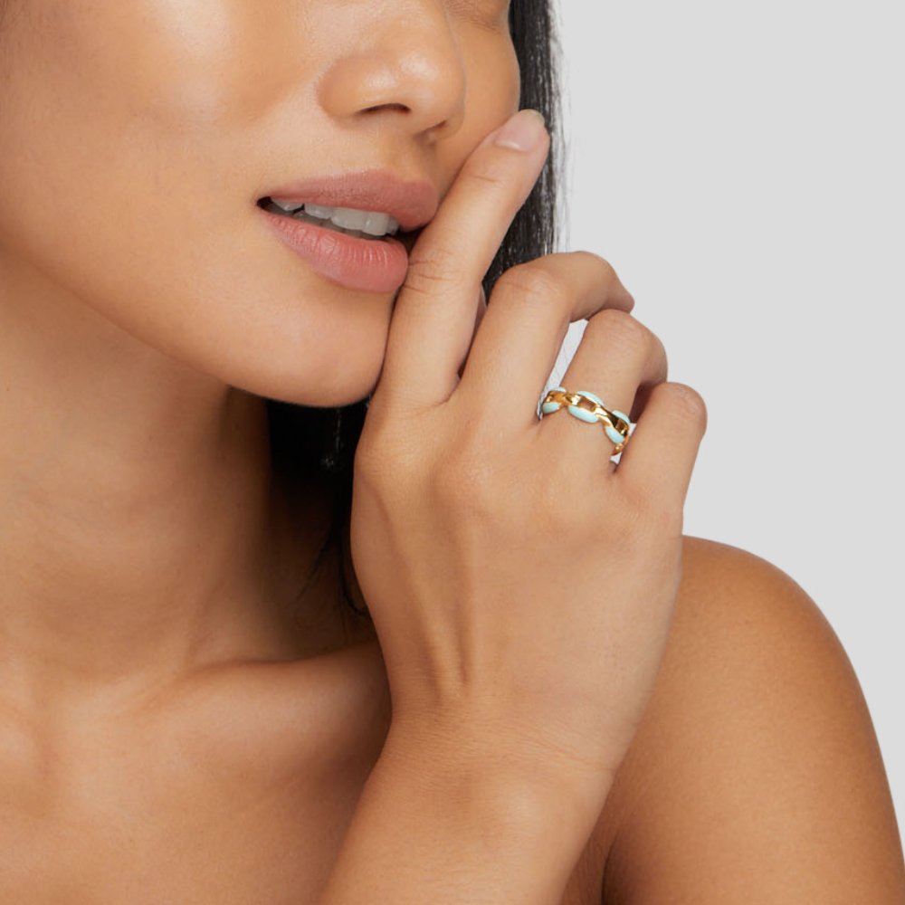 Elegant silver chain ring with refined detail