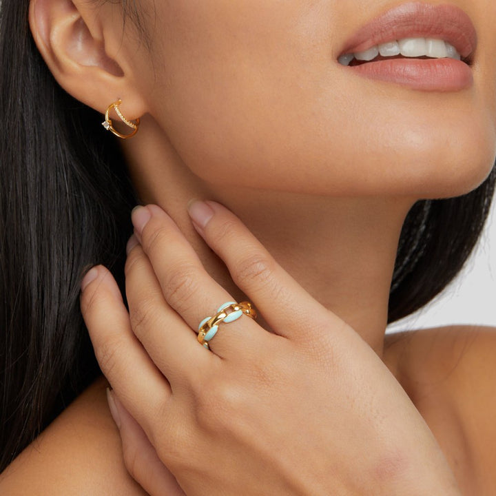 Elegant silver chain ring with refined detail
