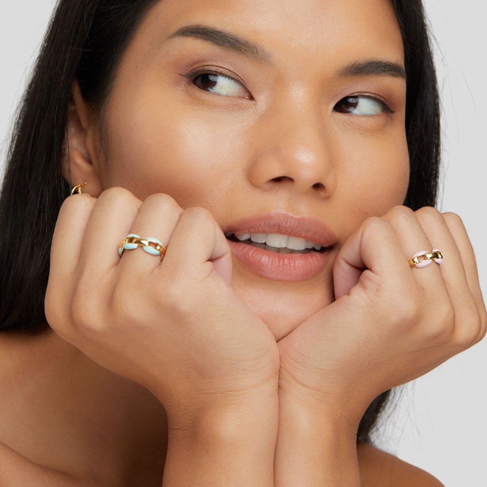 Elegant silver chain ring with refined detail
