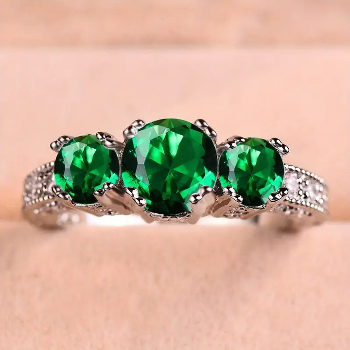 Elegant White Gold Ring with Refined Design