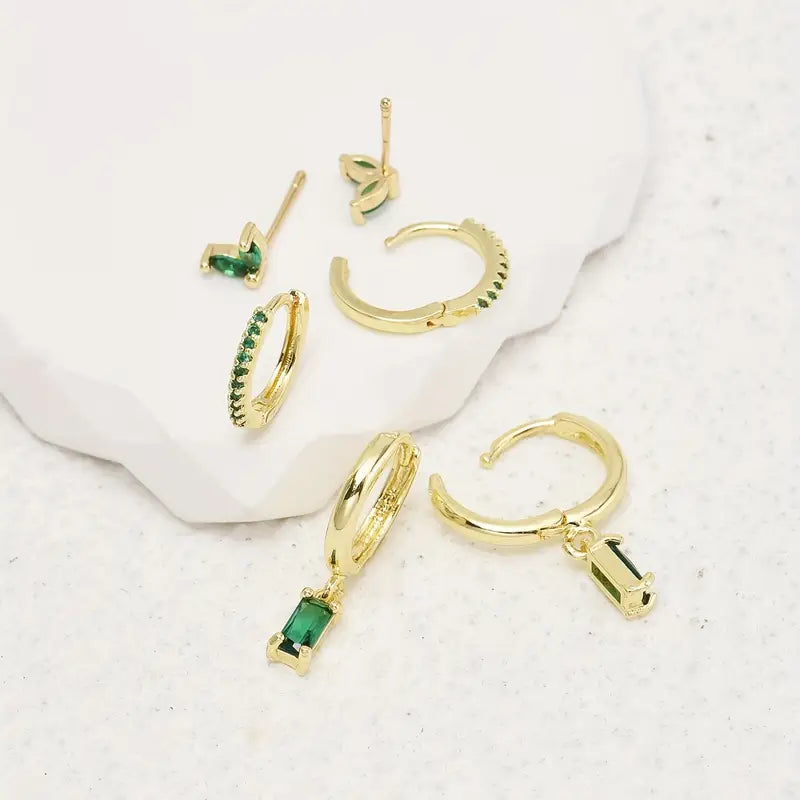 Elegant Gold Earrings with Refined Details