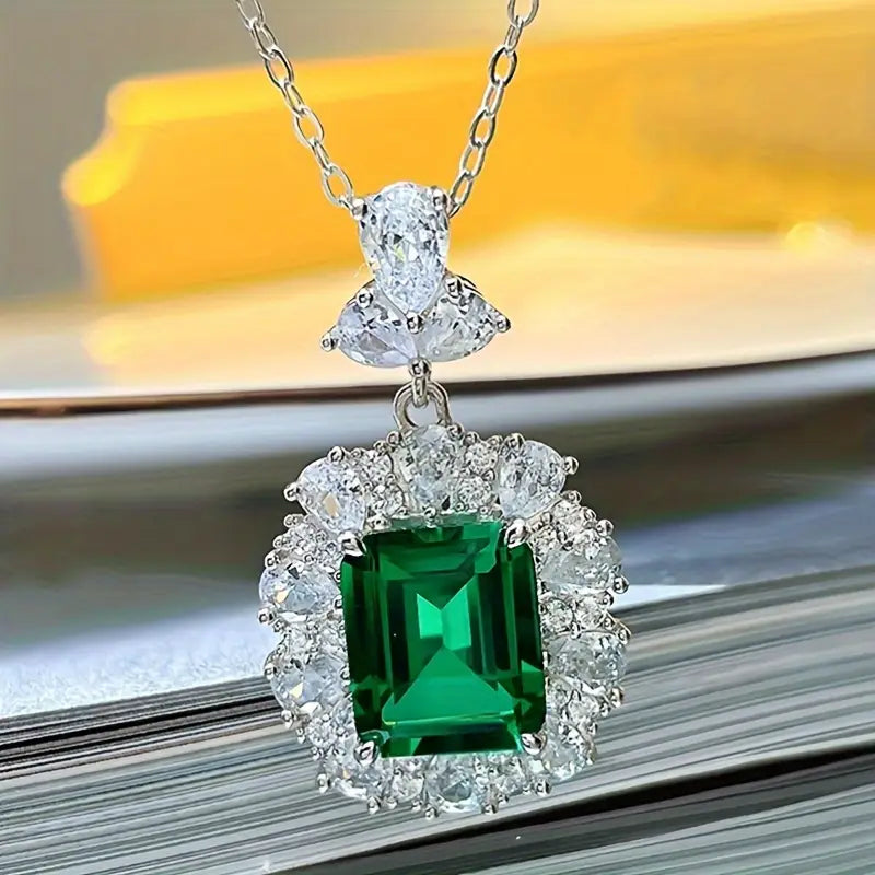 Elegant White Gold Necklace with Refined Heart