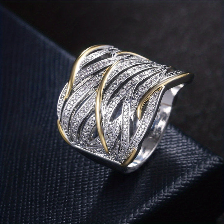 Refined twisted ring in rose gold
