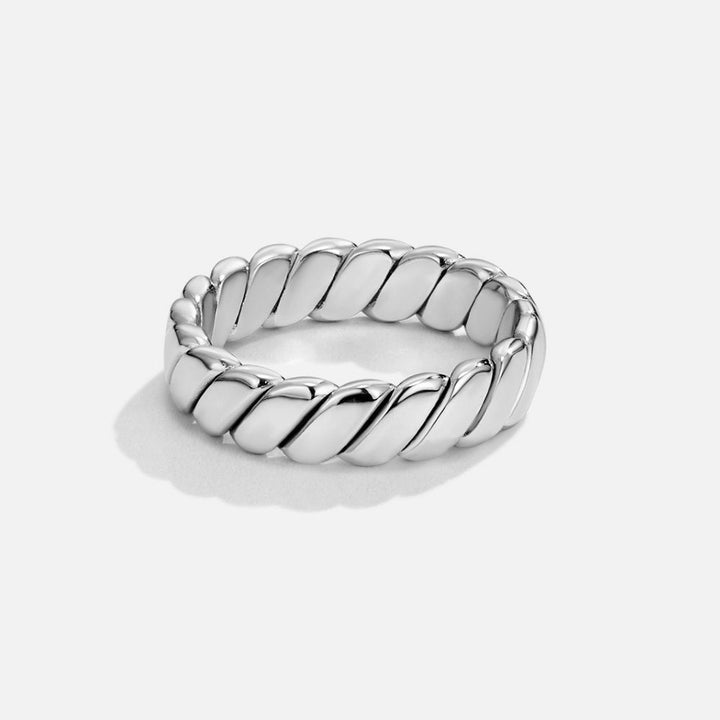 Refined silver ring with a twisted infinity