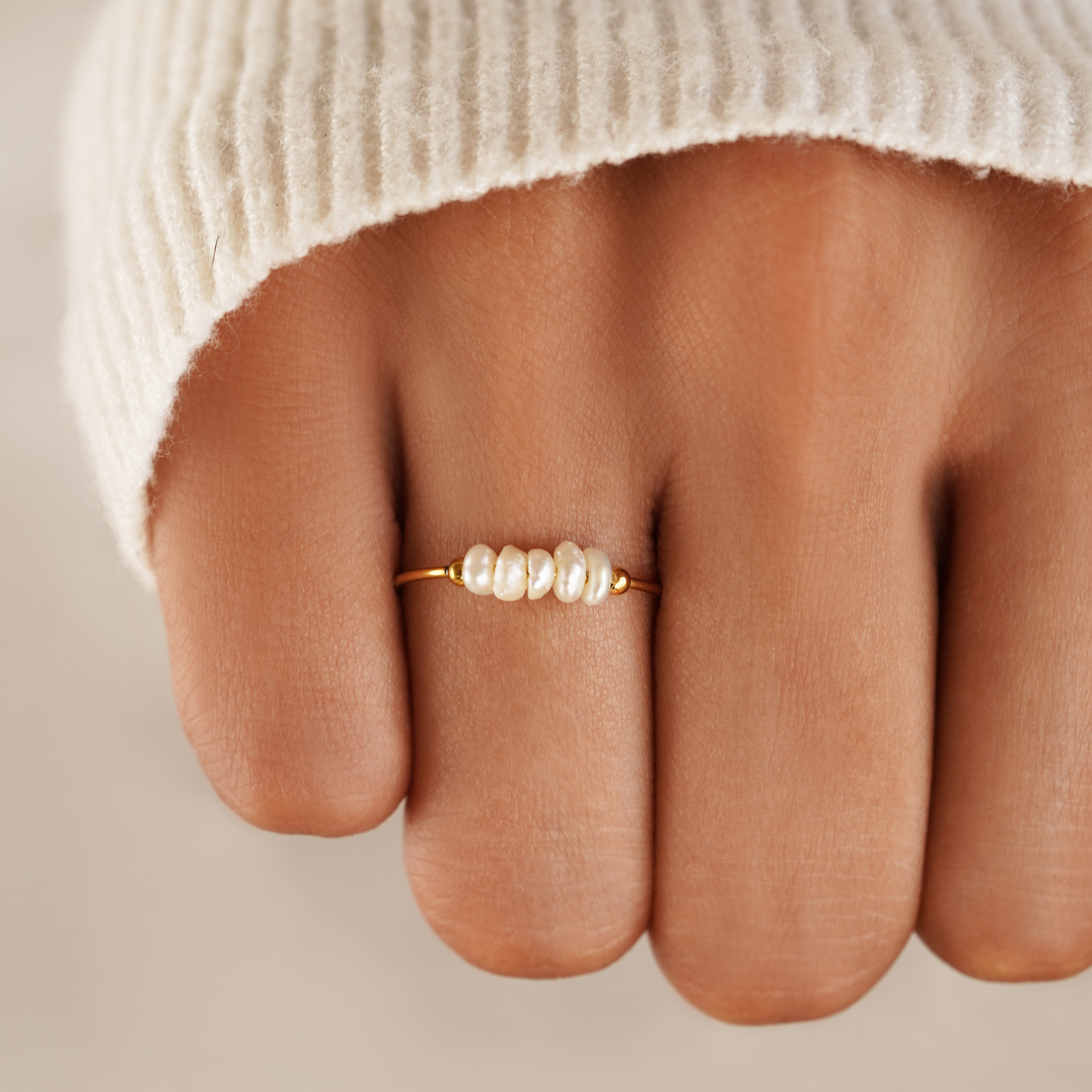 Elegant freshwater pearl ring in silver