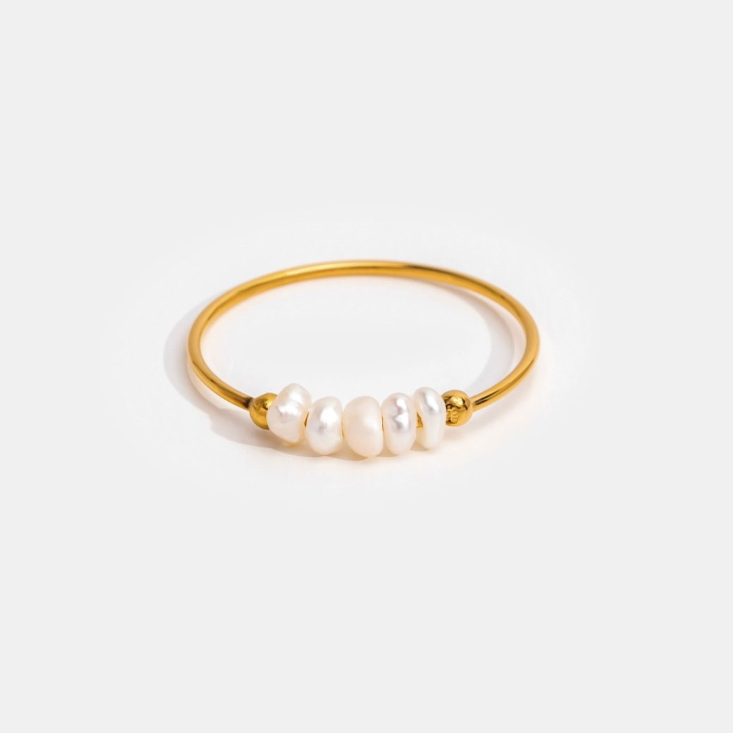Elegant freshwater pearl ring