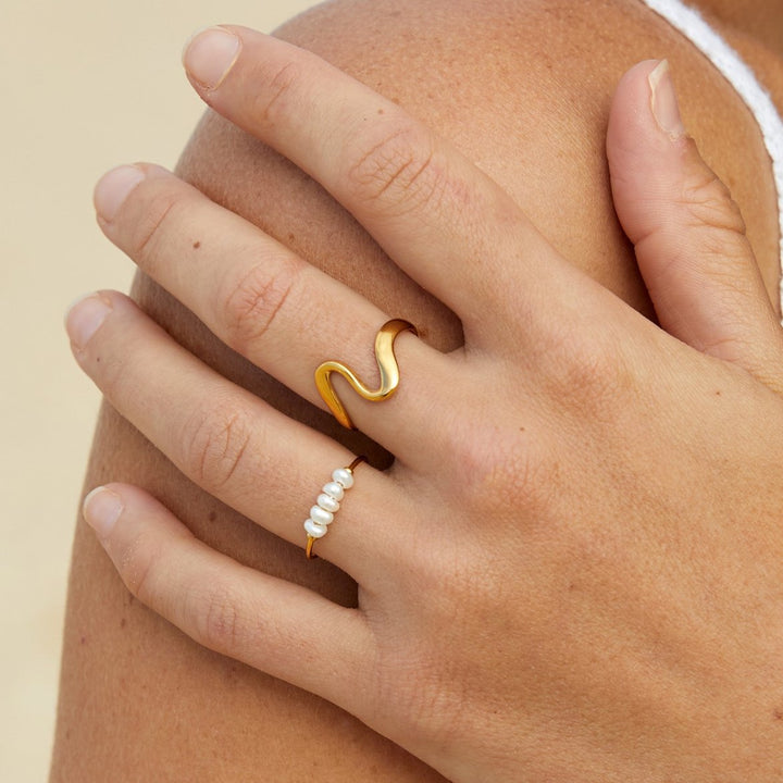 Refined freshwater pearl ring
