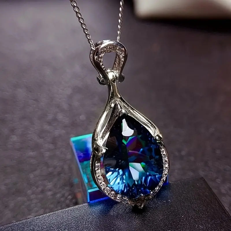 Elegant white gold necklace with refined details
