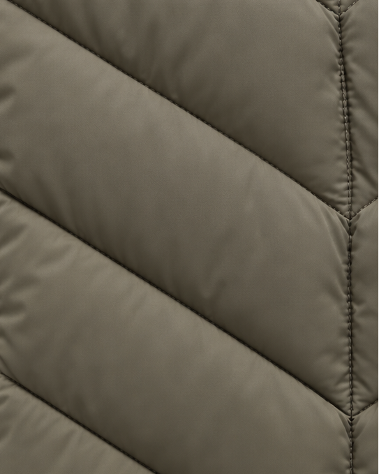 Women's puffer jacket with hood, chevron quilting and front zip