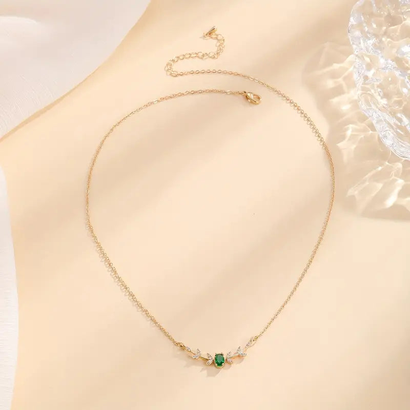 Elegant Gold Necklace with a Refined Heart