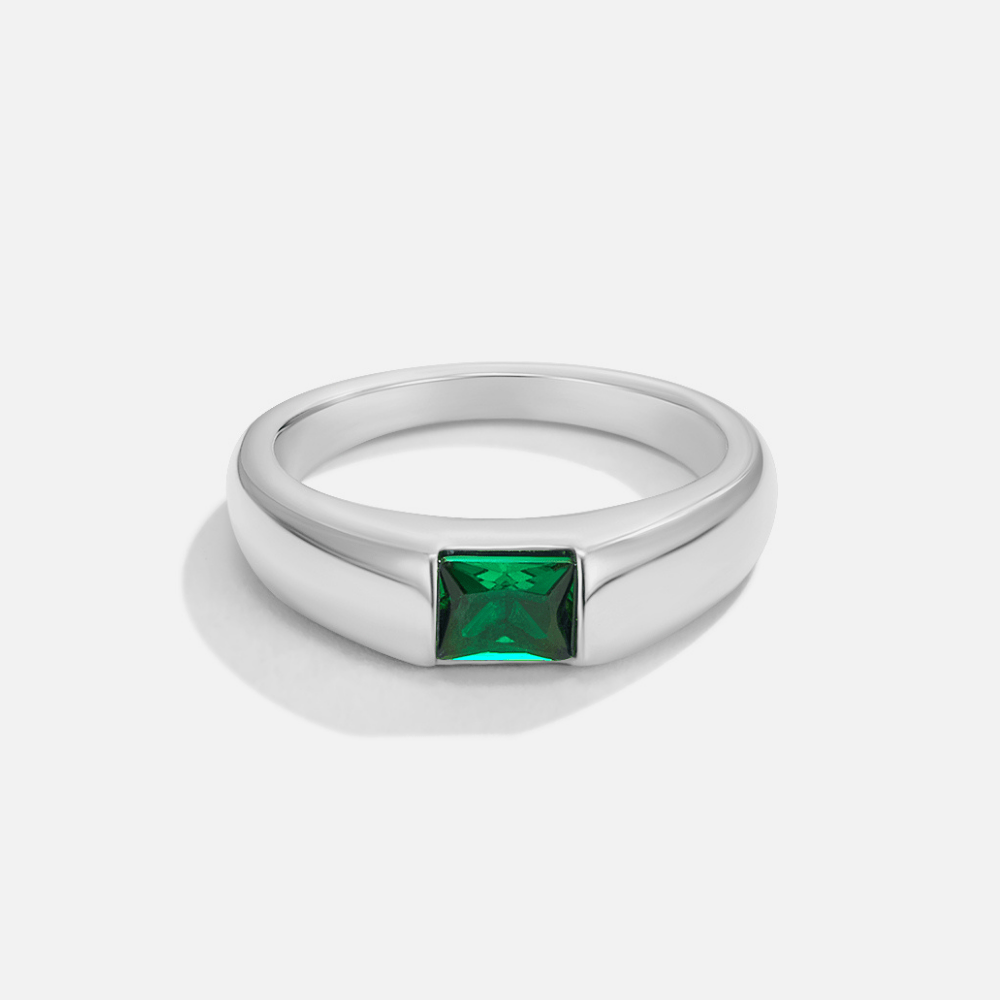 Refined silver ring with emerald detail