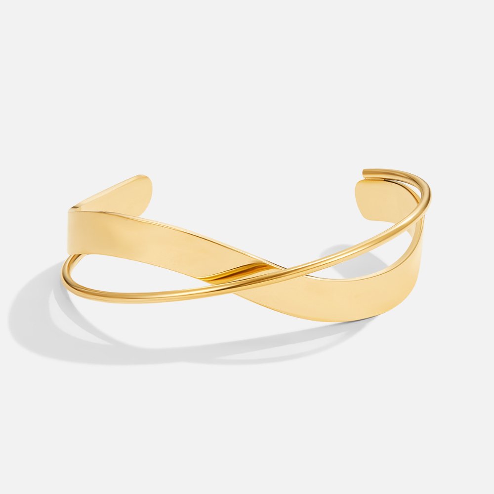 Elegant Gold Bracelet with Refined Details