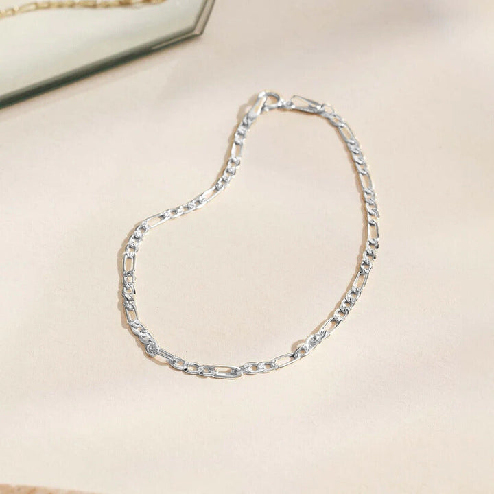 Elegant White Gold Bracelet with Refined Details