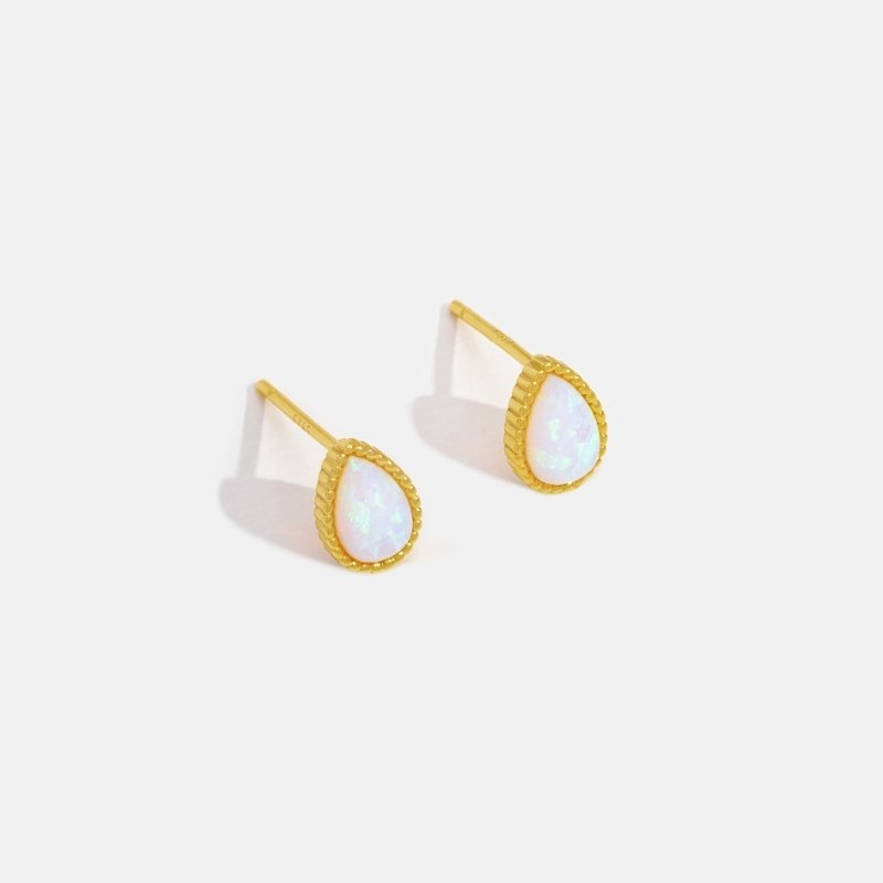 Elegant gold earrings with drop-shaped opal stones