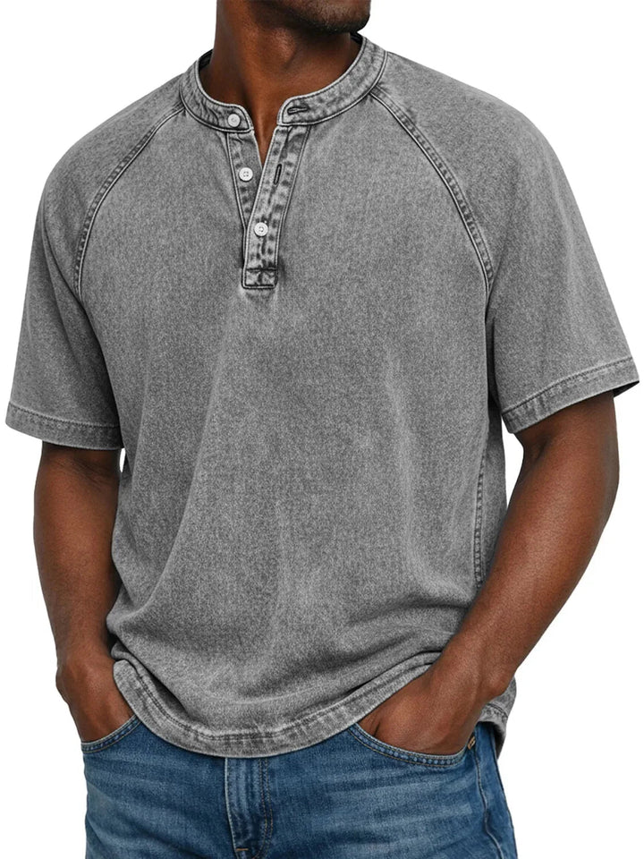 Men's short-sleeved casual T-shirt with raglan sleeves in washed Henley style