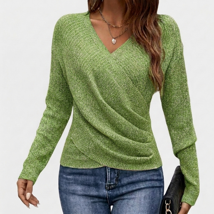 Elegant and Comfortable Sweater Brings Cozy Style to Everyday Looks