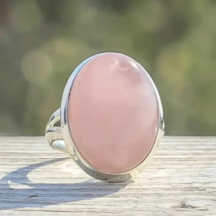 Elegant rose quartz ring in sterling silver