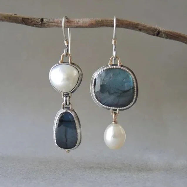 Refined white gold earrings with a subtle shine