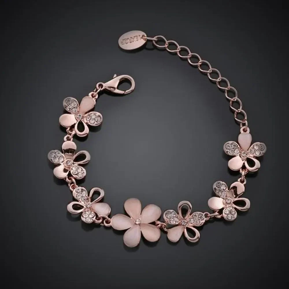Elegant rose flower bracelet in rose gold