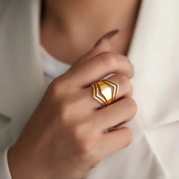 Refined gold ring with subtle look